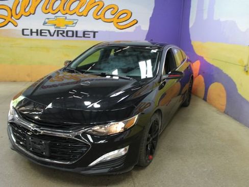 Used 2022 Chevrolet Malibu LT w/ Redline Edition FWD image 4