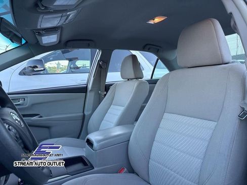 Used 2017 Toyota Camry LE FWD image 17