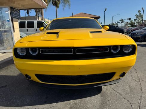Used 2017 Dodge Challenger R/T RWD image 2
