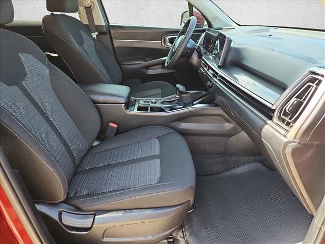 Used 2025 Kia Sorento LX FWD image 21