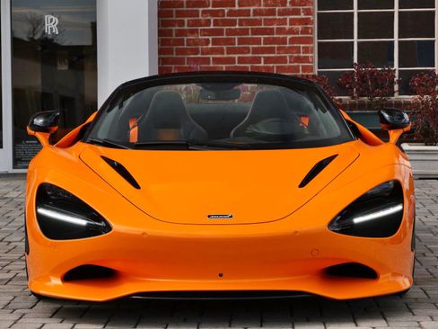 Used 2024 McLaren 750S Spider RWD image 2