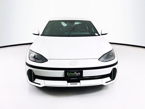 Used 2024 Hyundai Ioniq 6 SE RWD image 2