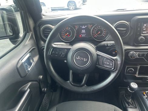 Used 2021 Jeep Gladiator Sport AWD/4WD image 16