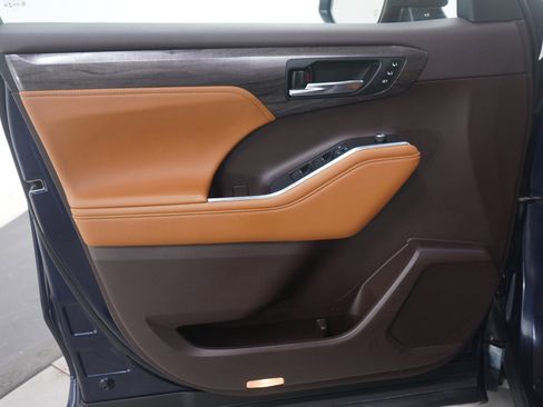 Used 2022 Toyota Highlander Platinum image 22