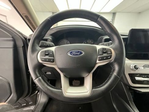 Used 2023 Ford Explorer XLT AWD/4WD image 9