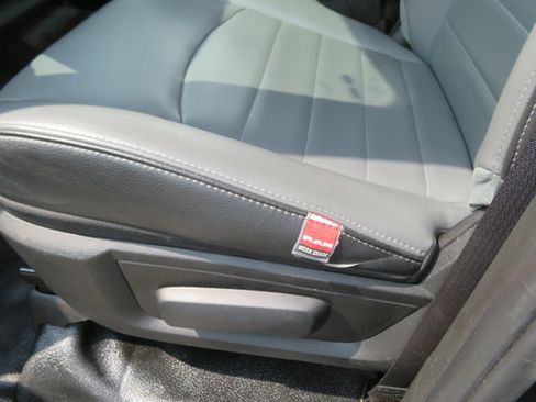 Used 2021 RAM 1500 Tradesman w/ Chrome Appearance Group image 14