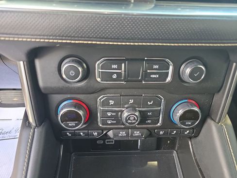 Used 2024 Chevrolet Tahoe Premier AWD/4WD image 36