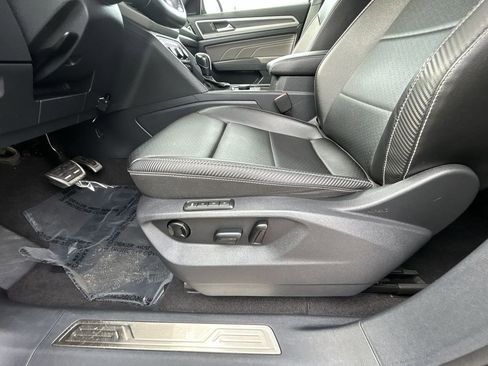 Used 2022 Volkswagen Atlas Cross Sport SEL R-Line image 12