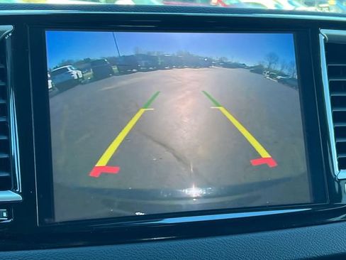 Used 2024 Chrysler Pacifica Touring-L FWD image 25