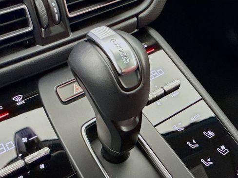 Certified 2025 Porsche Macan image 22