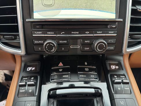 Used 2014 Porsche Cayenne Turbo S image 28