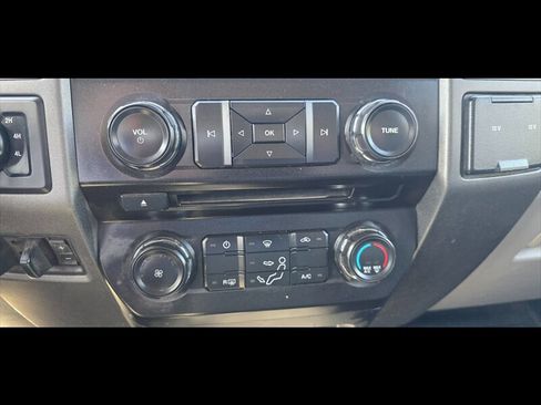 Used 2018 Ford F250 XL w/ Power Equipment Group AWD/4WD image 17