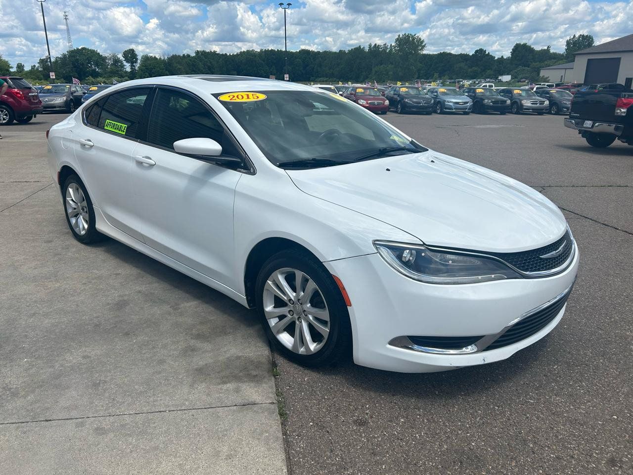 Used 2015 Chrysler 200 Limited w/ Convenience Group FWD image 3