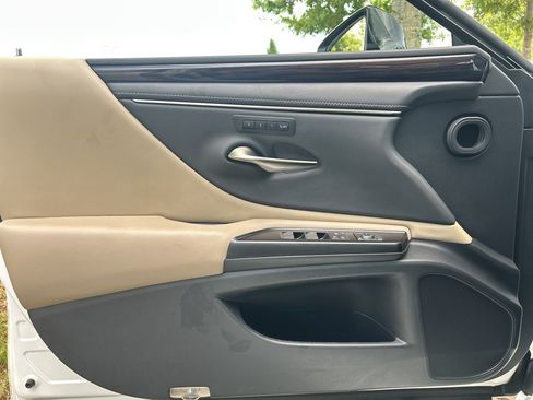 Used 2019 Lexus ES 300h w/ Premium Package FWD image 22