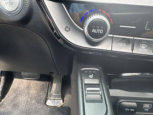 Used 2025 Kia Telluride S FWD image 16