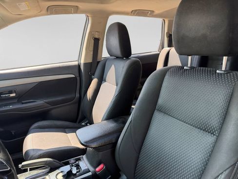 Used 2017 Mitsubishi Outlander SE FWD image 22