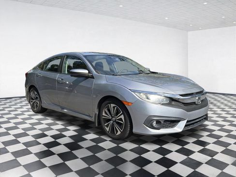 Used 2017 Honda Civic EX-T image 3