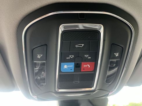 Used 2023 Jeep Grand Cherokee Limited w/ Luxury Tech Group II AWD/4WD image 38