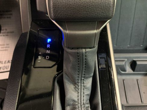 Used 2022 Toyota Tundra SR5 w/ SR5 Convenience Package image 7