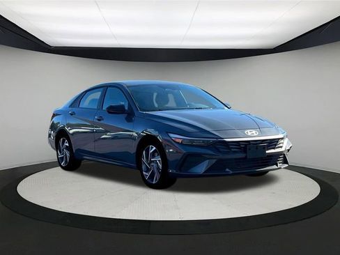 New 2025 Hyundai Elantra Sport image 11