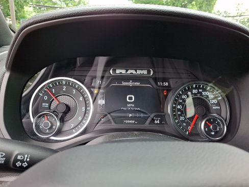 Used 2025 RAM 1500 Laramie AWD/4WD image 22