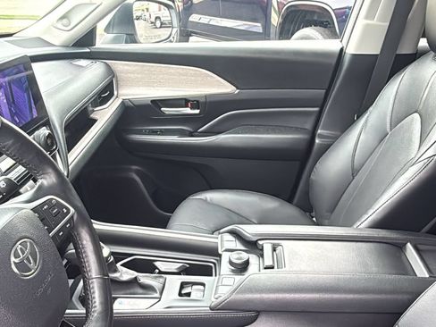 Certified 2024 Toyota Grand Highlander AWD image 15