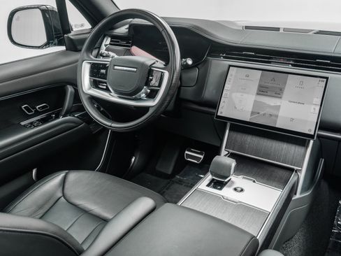 Used 2025 Land Rover Range Rover SE AWD/4WD image 29