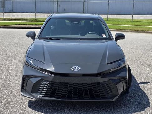 Used 2025 Toyota Camry SE w/ Convenience Package FWD image 2
