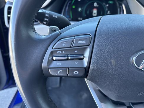 Used 2020 Hyundai Ioniq Limited image 28