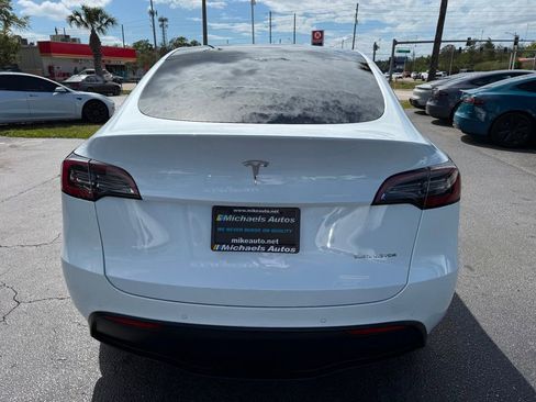 Used 2022 Tesla Model Y Long Range image 6