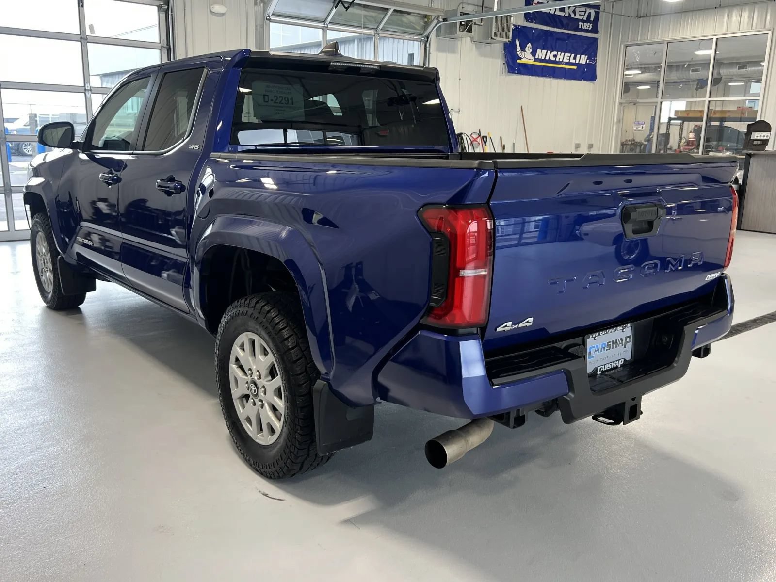 Used 2025 Toyota Tacoma SR5 AWD/4WD image 5