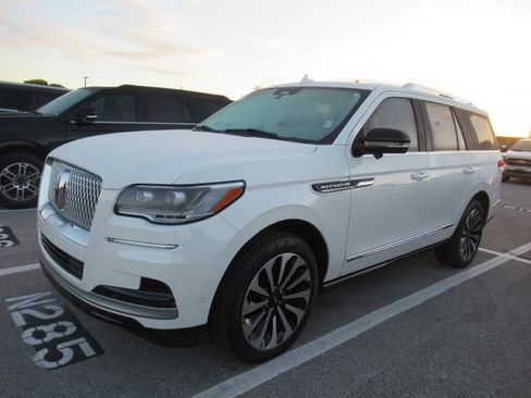 Certified 2024 Lincoln Navigator Reserve AWD/4WD image 3