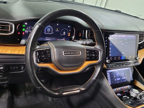 Used 2022 Jeep Grand Wagoneer Series III w/ Rear-Seat Entertainment Group AWD/4WD image 10