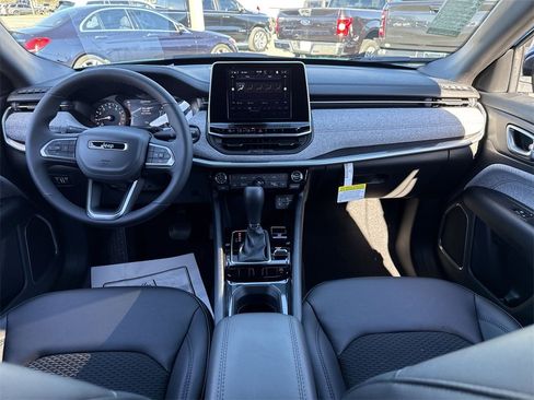 New 2026 Jeep Compass Latitude image 25