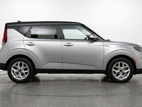 Used 2025 Kia Soul LX w/ LX Technology Package image 11