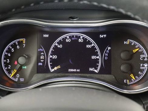 Used 2022 Jeep Grand Cherokee Limited image 11