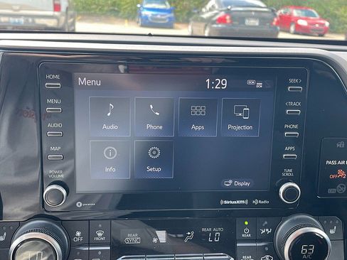 Used 2021 Toyota Highlander XLE image 22