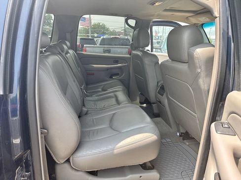Used 2004 GMC Yukon XL 2500 SLT w/ Preferred Equipment Group AWD/4WD image 14