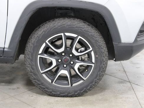 Used 2025 Jeep Compass Trailhawk image 12