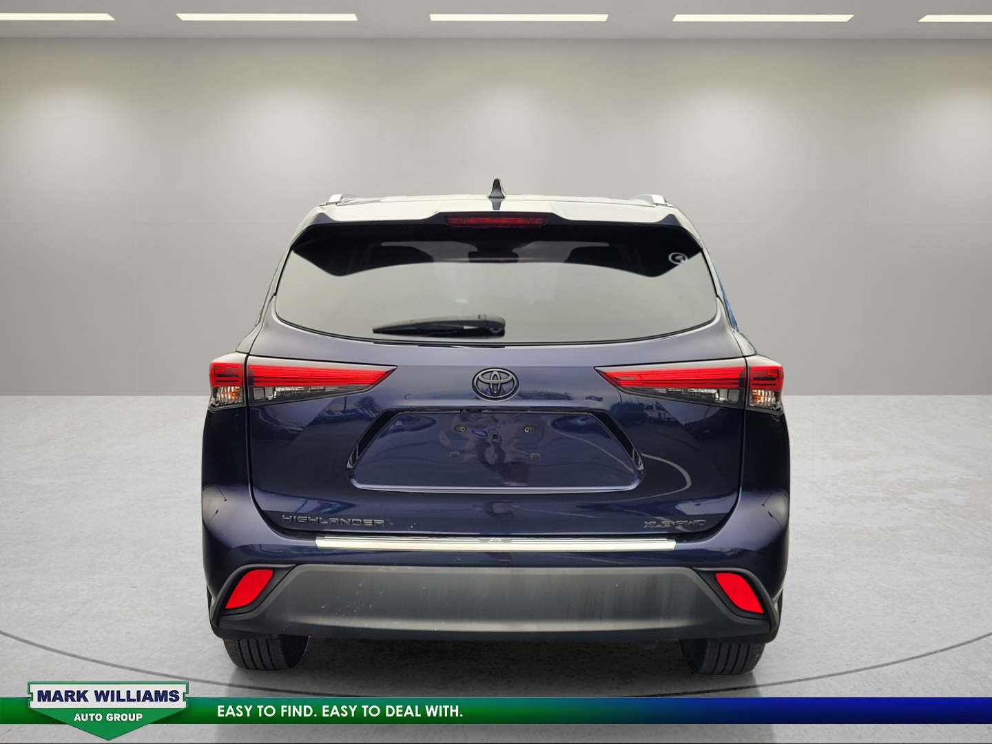 Used 2020 Toyota Highlander XLE AWD/4WD image 5