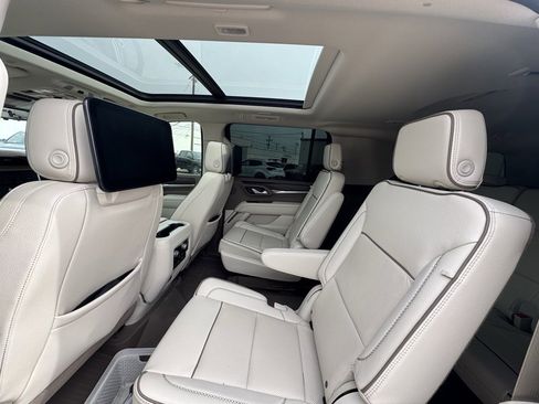 Used 2023 GMC Yukon XL Denali w/ Denali Reserve Package image 2