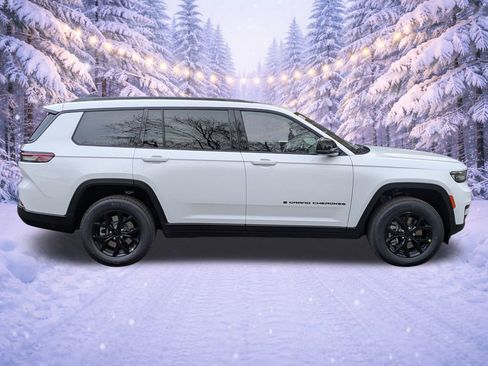New 2025 Jeep Grand Cherokee L Altitude image 2