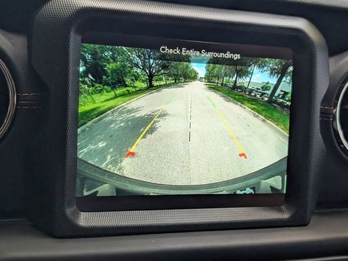 Used 2021 Jeep Wrangler Unlimited Sahara AWD/4WD image 31