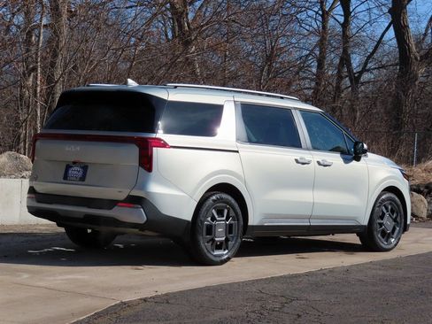 New 2026 Kia Carnival EX FWD image 3