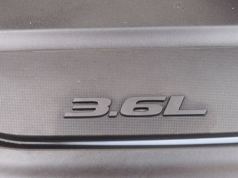 Used 2024 Chrysler Pacifica Touring-L FWD image 29