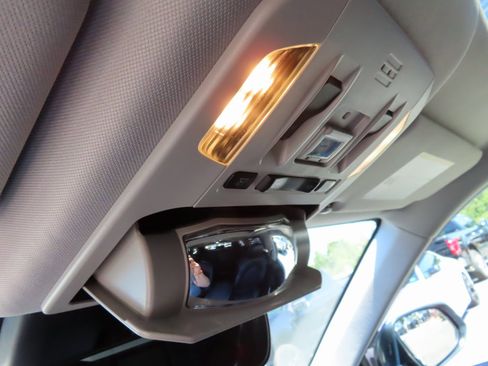 Used 2022 Toyota Highlander XLE image 47