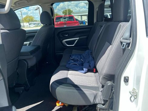Used 2021 Nissan Titan SV RWD image 12