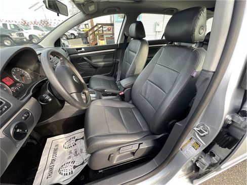 Used 2009 Volkswagen Rabbit S image 15