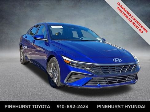 Used 2024 Hyundai Elantra SEL image 1