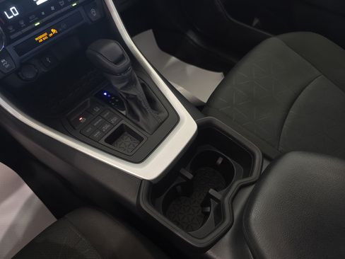 Used 2022 Toyota RAV4 XLE AWD/4WD image 21